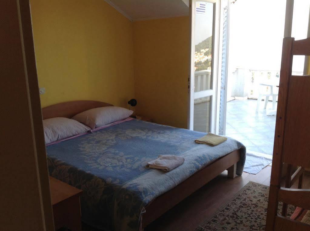 Guest House Banana ดูบรอฟนิก ภายนอก รูปภาพ